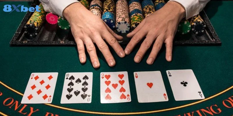 Bàn chơi xì dách tại 8Xbet có quy tắc cược rõ ràng.