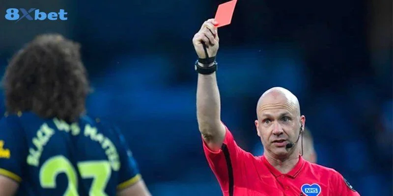 Trọng tài là người tác động rất lớn đến kết quả của kèo thẻ phạt. 